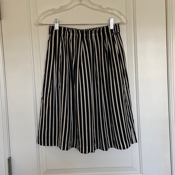 J. Crew Dresses & Skirts - J Crew Mercantile striped skirt with pockets! Size 2